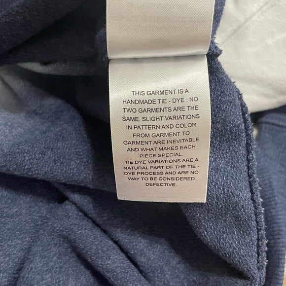 NWT Women’s Size Medium Calvin Klein Jeans Cropped Tie-Dye Logo Prints Hoodie - Picture 12 of 12